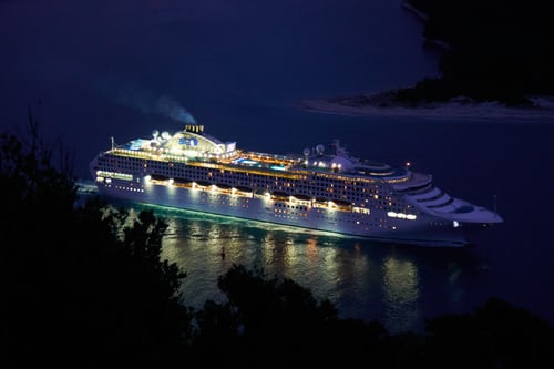 Dinner Cruise on the New Year in Dubai