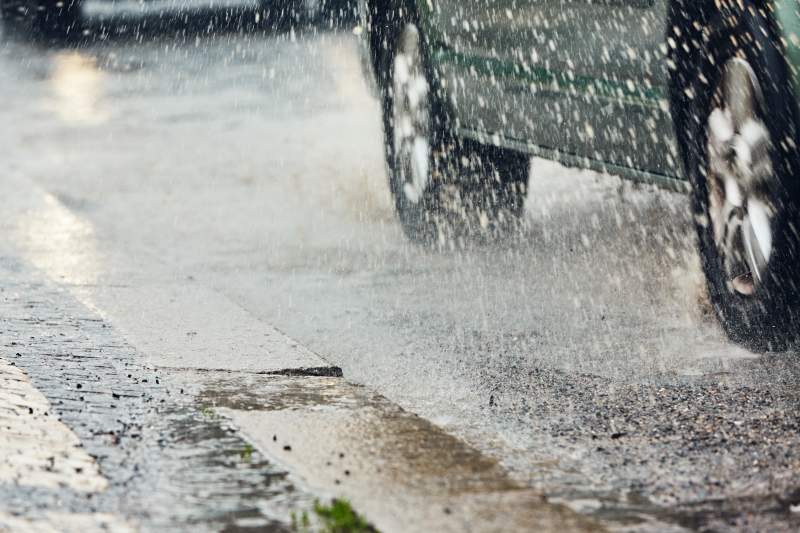حماية السيارة من الأمطار - نصائح القيادة في الشتاء