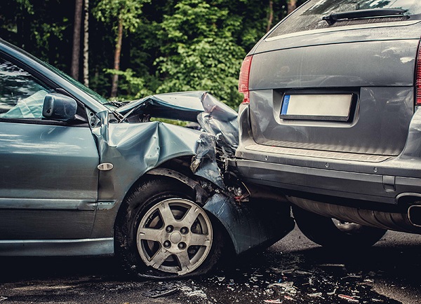 إذا كنت متورطًا في حادث تصادم ولم يكن خطأك، يحق لك الحصول على سيارة بديلة