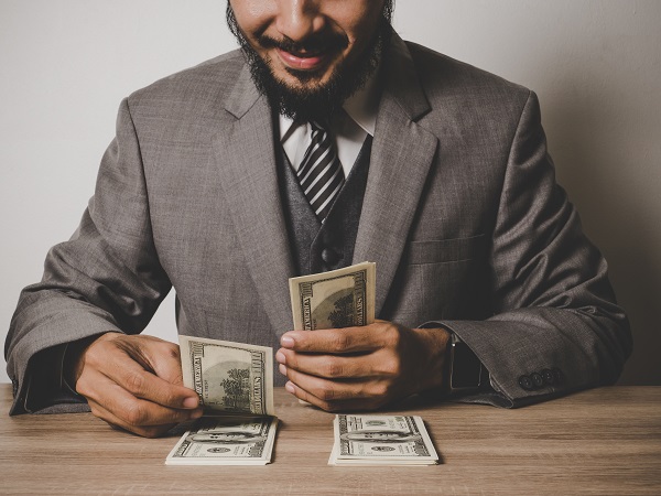 الغش والاحتيال في التأمين - إرسال إشعارات كاذبة عن إلغاء وثيقة التأمين