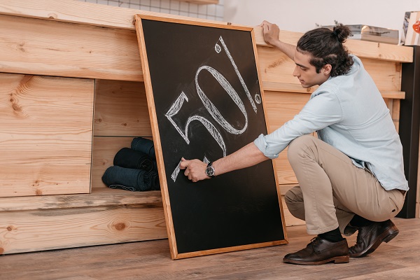 اسأل وكيل التأمين عن الخصومات الحالية المتوفرة