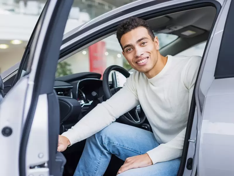 يتوجه الشباب أكثر للحصول على التأمين القائم على الاستخدام